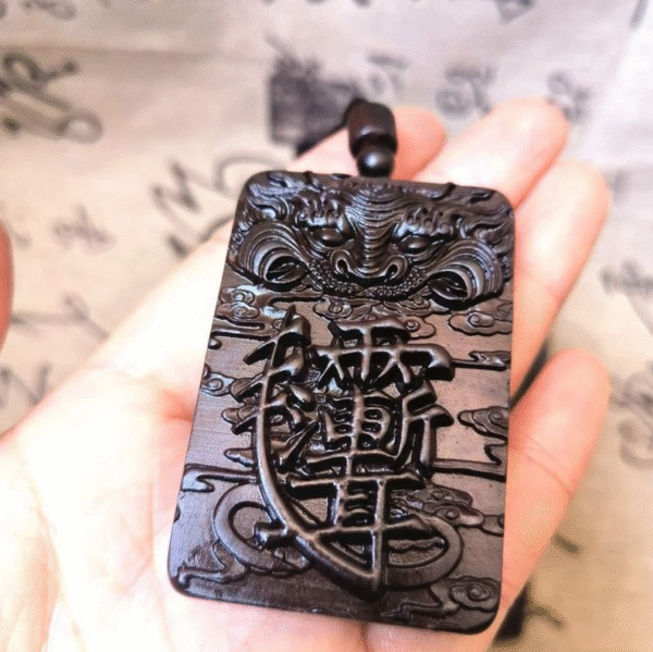 Jade-like Lei jujube wood tiger head crape myrtle amulet, red bird pendant, cultural artifact, Taoist talisman, protective pendant - Image 3