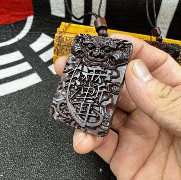 Jade-like Lei jujube wood tiger head crape myrtle amulet, red bird pendant, cultural artifact, Taoist talisman, protective pendant - Image 4