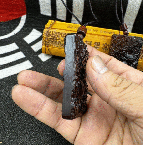 Jade-like Lei jujube wood tiger head crape myrtle amulet, red bird pendant, cultural artifact, Taoist talisman, protective pendant - Image 6