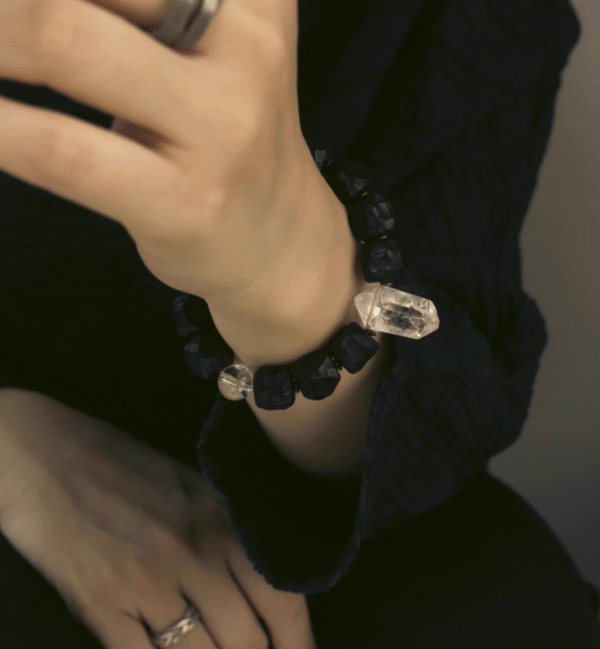 Handmade Thunderstruck Wood and Crystal Bracelet: Artisanal Unisex Jewelry - Image 3