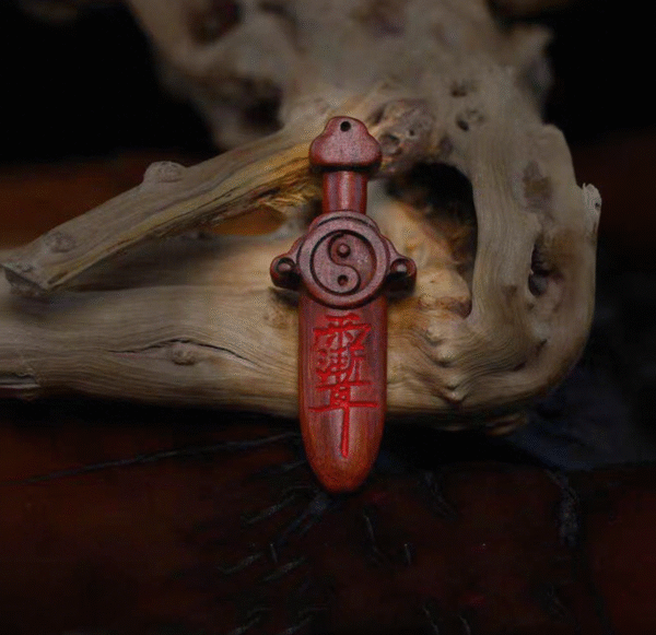 Lightning-struck wood peach wood sword pendant, crape myrtle talisman, Taoist protective amulet, ensuring the safety of infants and children